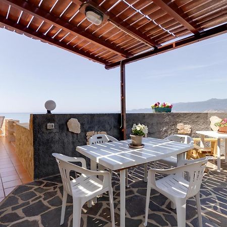 Villa La Terrazza sul Mare Magomadas Esterno foto