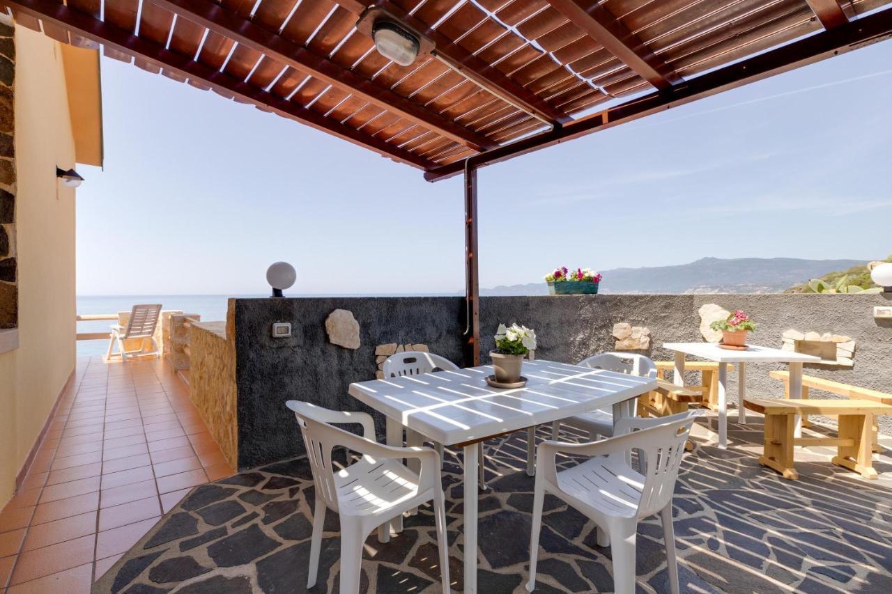 Villa La Terrazza sul Mare Magomadas Esterno foto