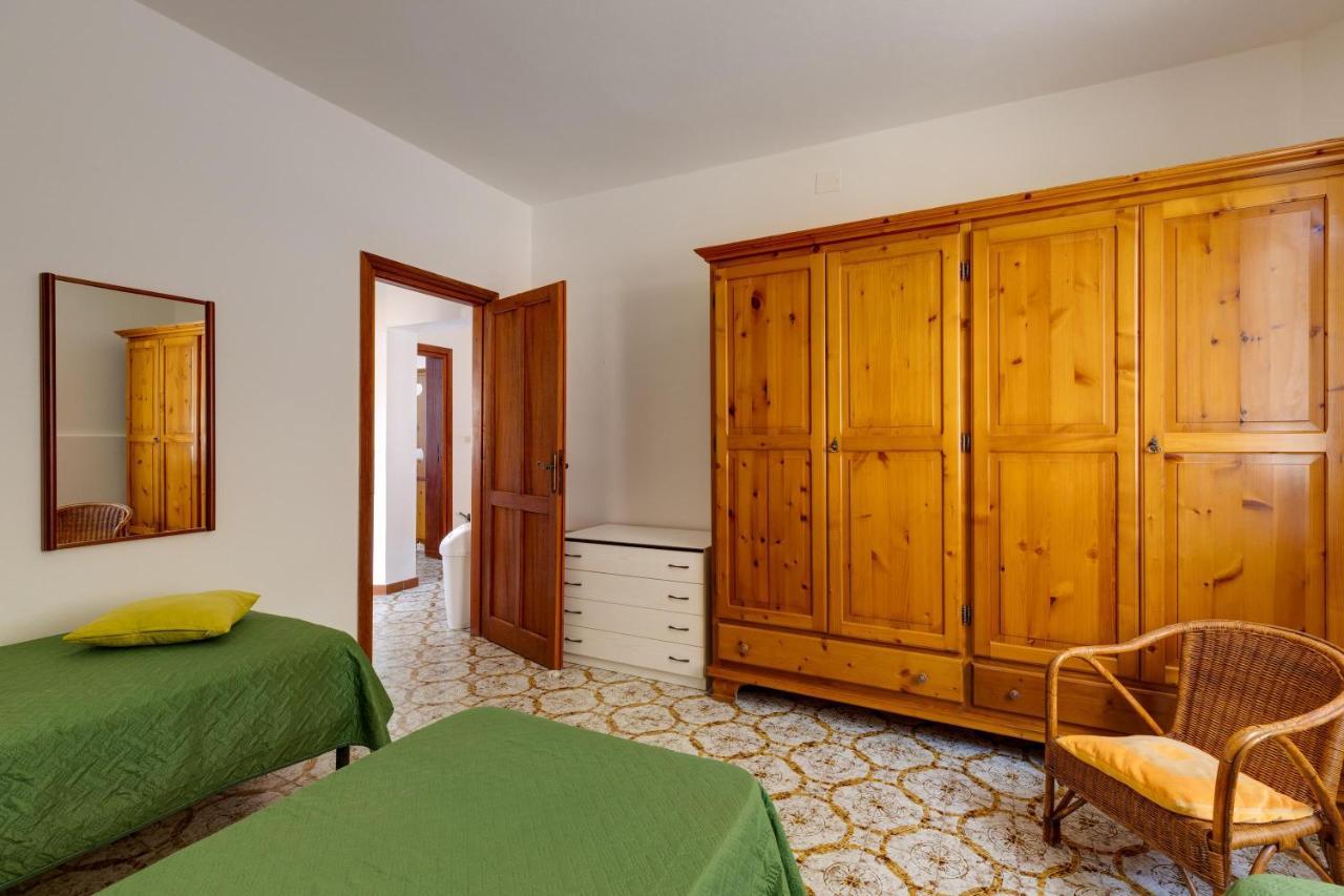 Villa La Terrazza sul Mare Magomadas Esterno foto