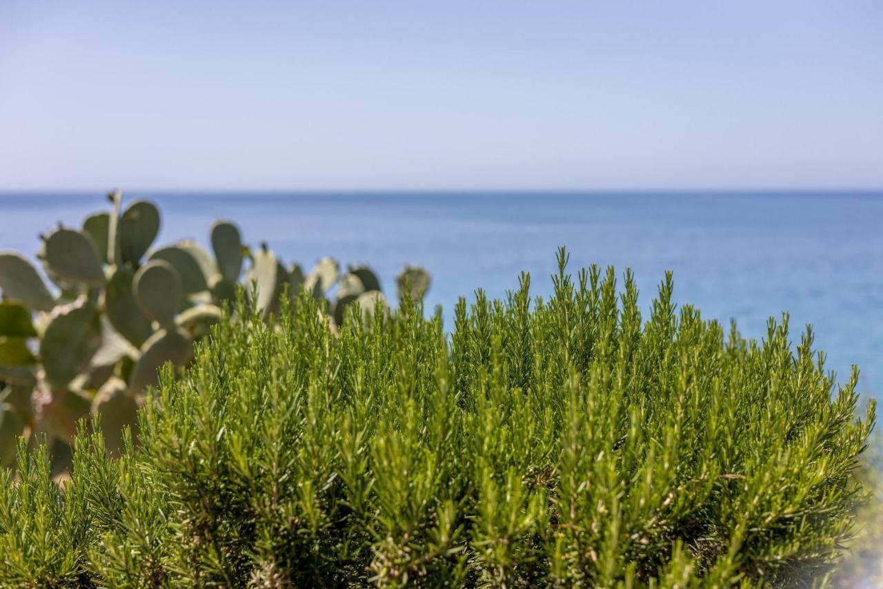 Villa La Terrazza sul Mare Magomadas Esterno foto