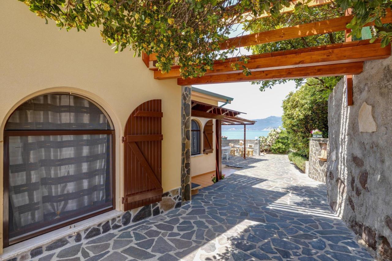 Villa La Terrazza sul Mare Magomadas Esterno foto