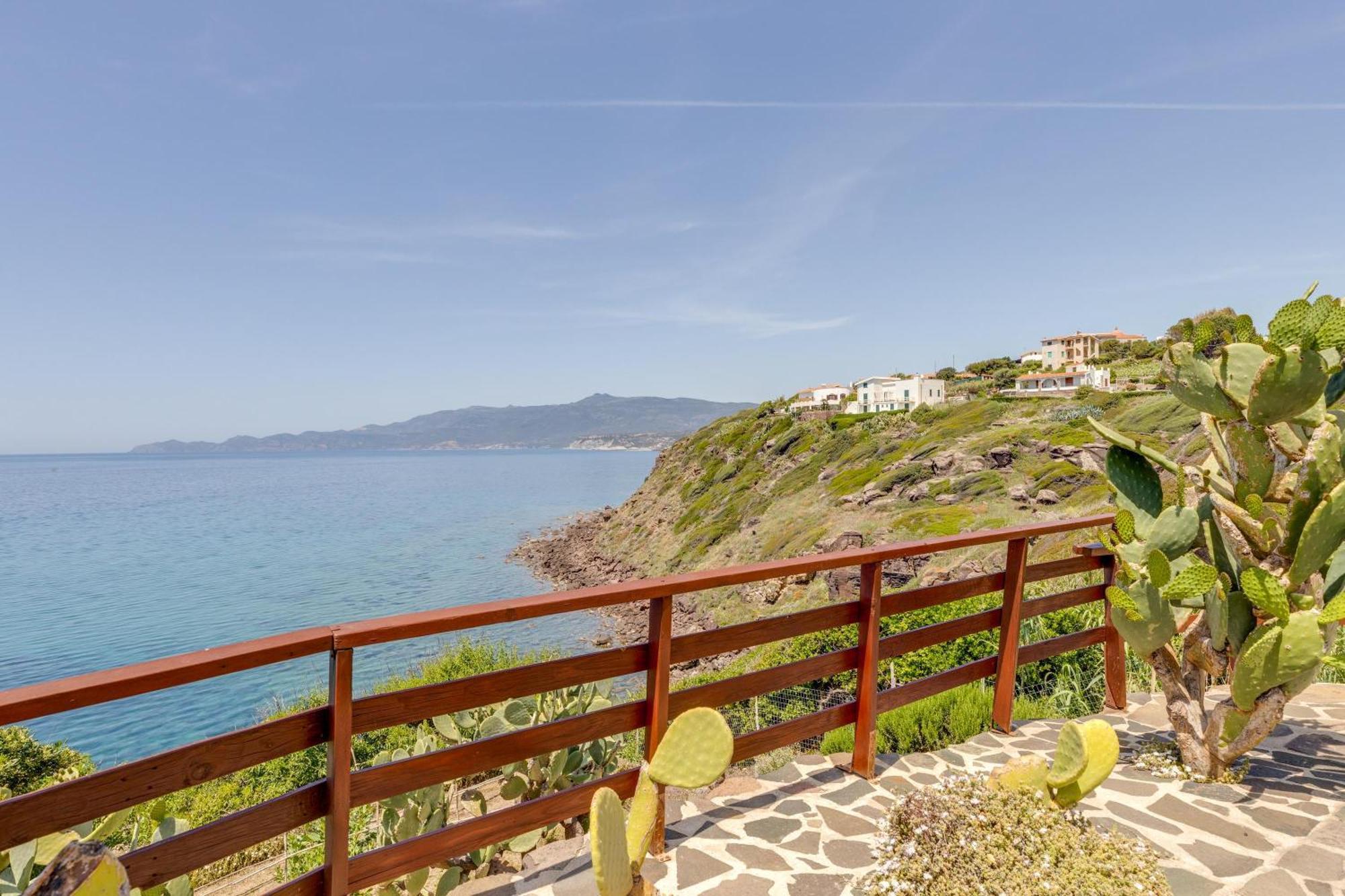 Villa La Terrazza sul Mare Magomadas Esterno foto